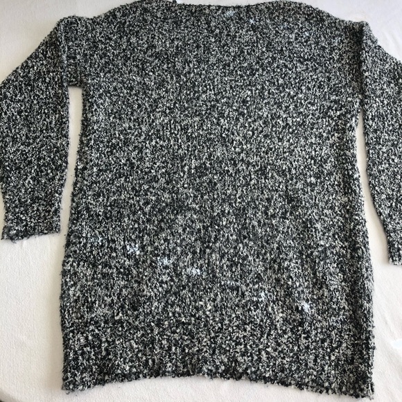 Black and white LOVE sweater by debut - Picture 3 of 3